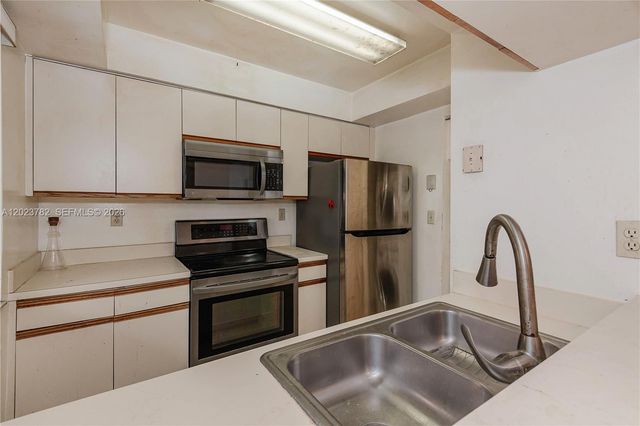 15525 N Miami Lakeway N 205-8, Miami Lakes, FL 33014
