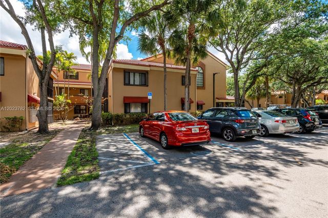 15525 N Miami Lakeway N 205-8, Miami Lakes, FL 33014