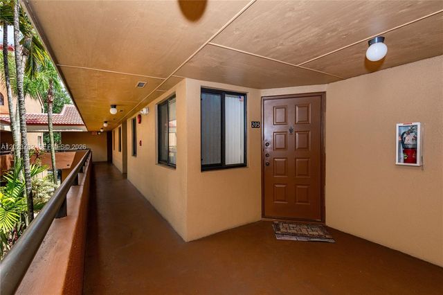 15525 N Miami Lakeway N 205-8, Miami Lakes, FL 33014