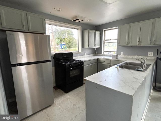7101 SEAFORD RD, Upper Darby, PA 19082