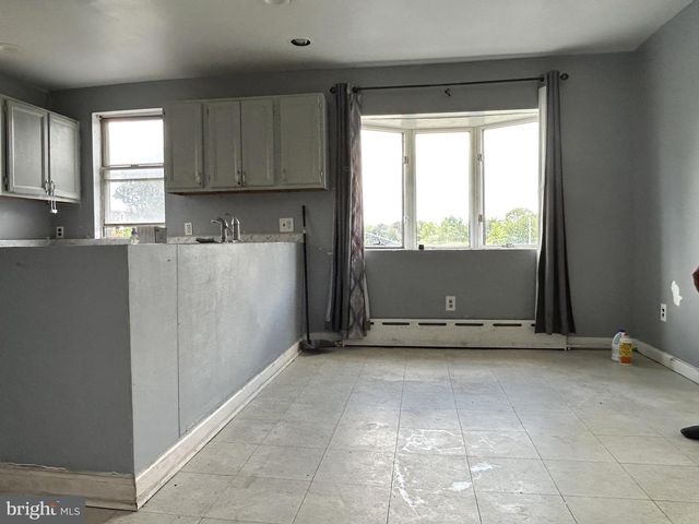 7101 SEAFORD RD, Upper Darby, PA 19082