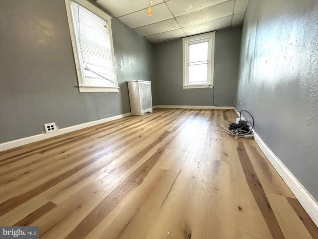 7101 SEAFORD RD, Upper Darby, PA 19082