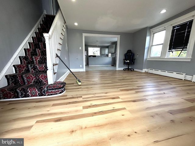 7101 SEAFORD RD, Upper Darby, PA 19082