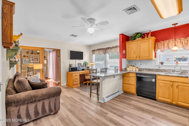 16 Goyave Street, Toms River, NJ 08757