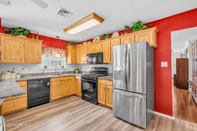 16 Goyave Street, Toms River, NJ 08757