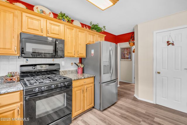 16 Goyave Street, Toms River, NJ 08757