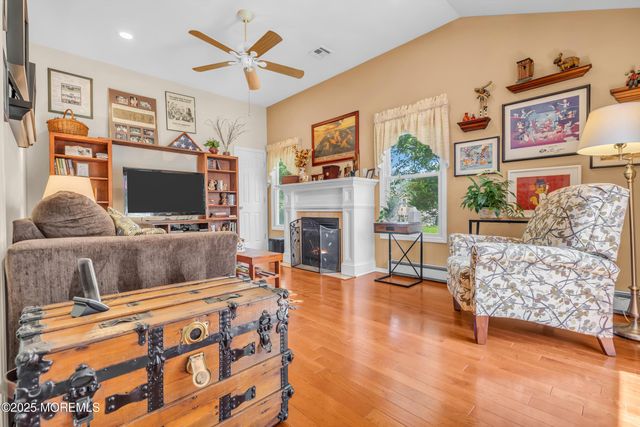 16 Goyave Street, Toms River, NJ 08757