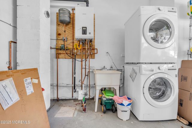 16 Goyave Street, Toms River, NJ 08757