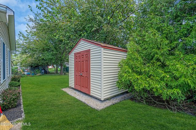 16 Goyave Street, Toms River, NJ 08757