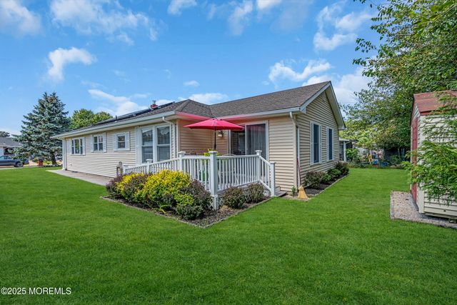 16 Goyave Street, Toms River, NJ 08757