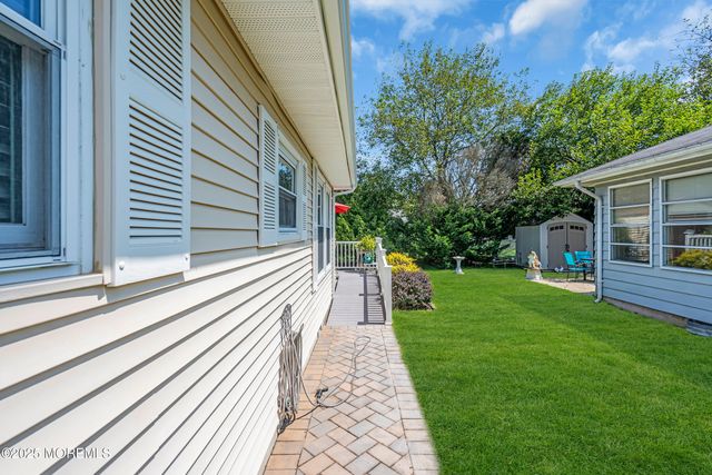 16 Goyave Street, Toms River, NJ 08757