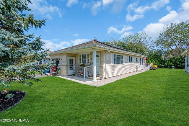 16 Goyave Street, Toms River, NJ 08757