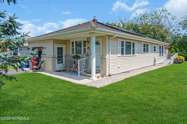 16 Goyave Street, Toms River, NJ 08757