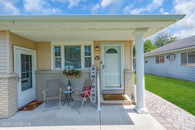 16 Goyave Street, Toms River, NJ 08757