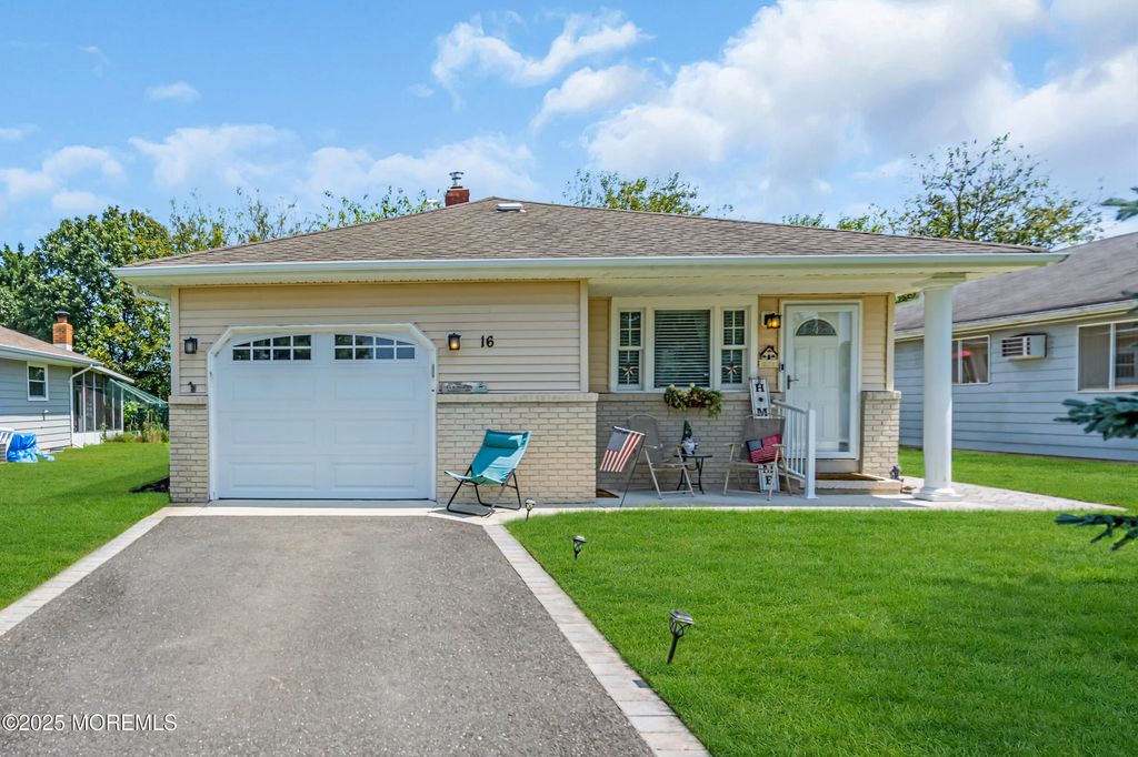 16 Goyave Street, Toms River, NJ 08757