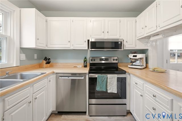 12300 Little Pond Ln, Midlothian, VA 23113