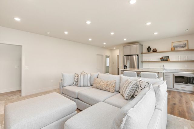 2646 SE Steele Drive, Waukee, IA 50263