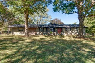 4711 East Farm Road 128, Springfield, MO 65802