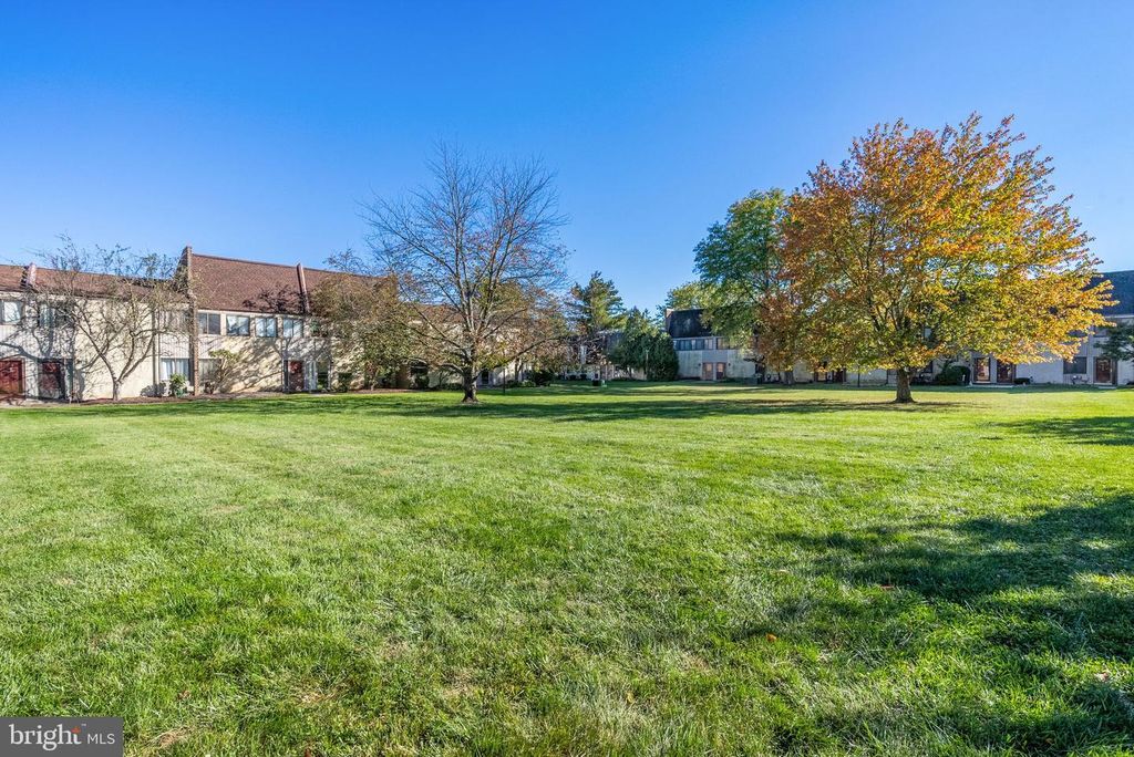 Image 1 of property listing at 4912 OXFORD CT #2, Bensalem, PA 19020