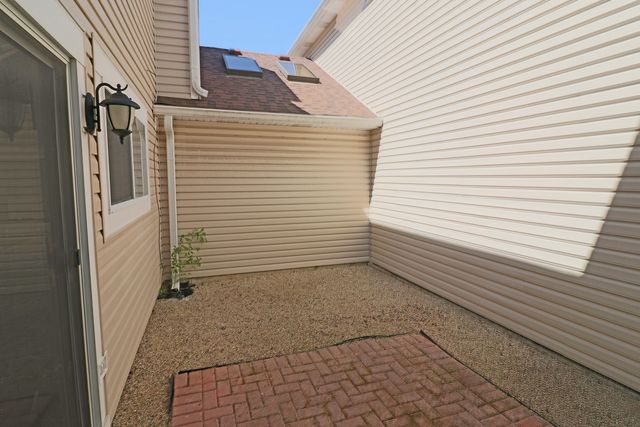 590 LeParc Circle, Buffalo Grove, IL 60089