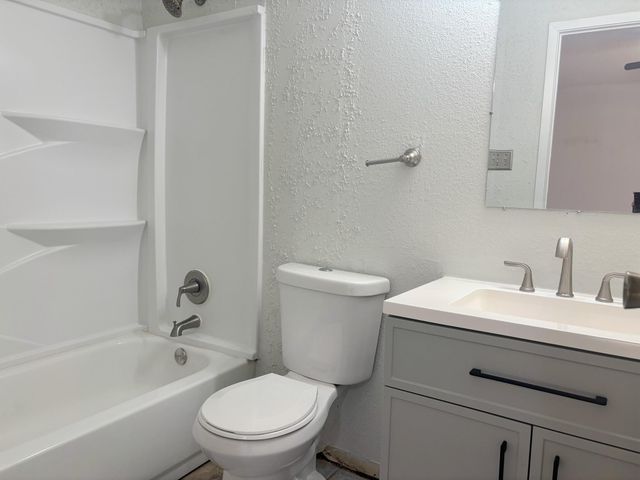 10855 Meadowglen Lane 1024, Houston, TX 77042