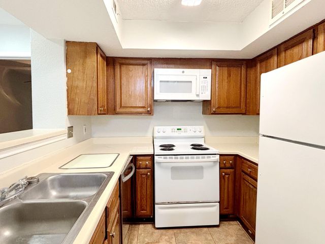 10855 Meadowglen Lane 1024, Houston, TX 77042