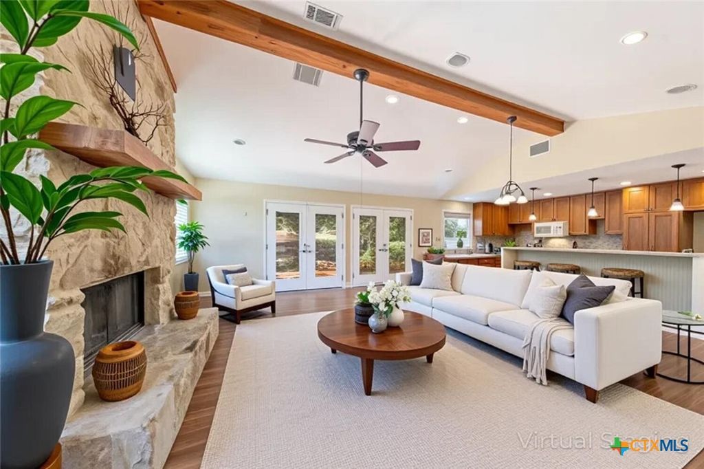 Image 4 of property listing at 853 Crossbow Drive, Canyon Lake, TX 78133