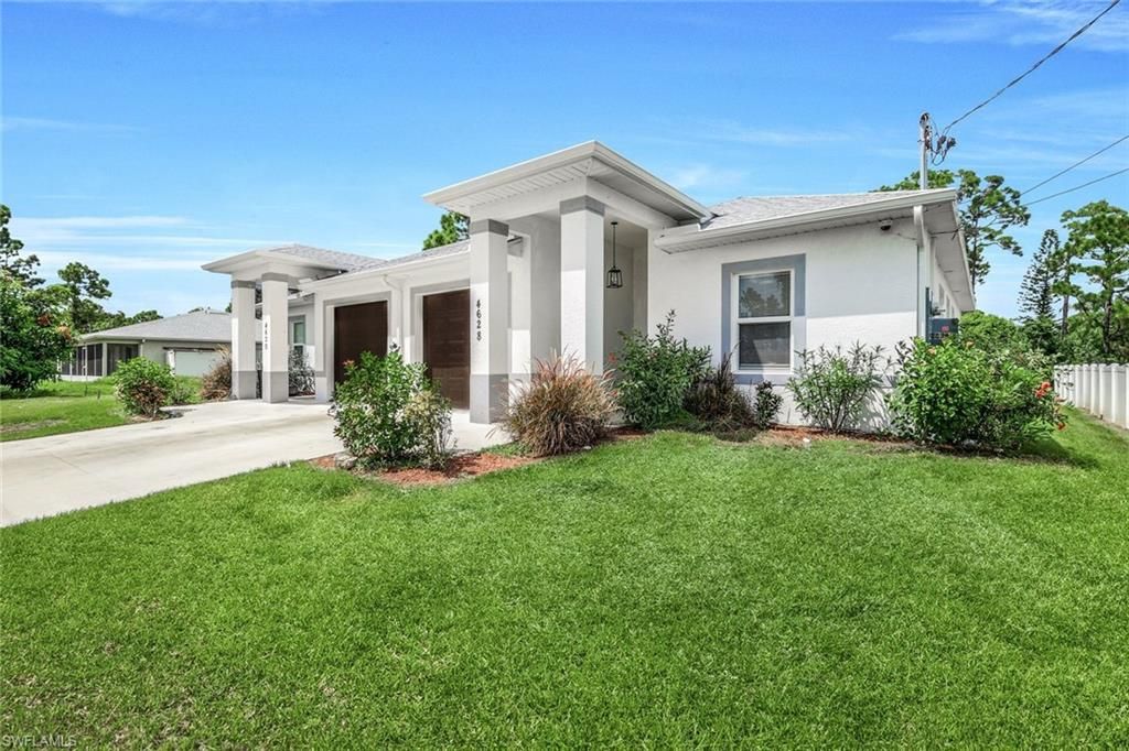 4628-4630 Douglas LN 4628, LEHIGH ACRES, FL 33973 — photo 2