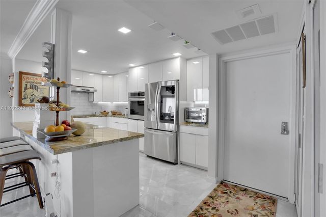 1149 Hillsboro Mile 1011 1011, Hillsboro Beach, FL 33062