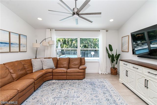 721 Logan BLVD S, Naples, FL 34119