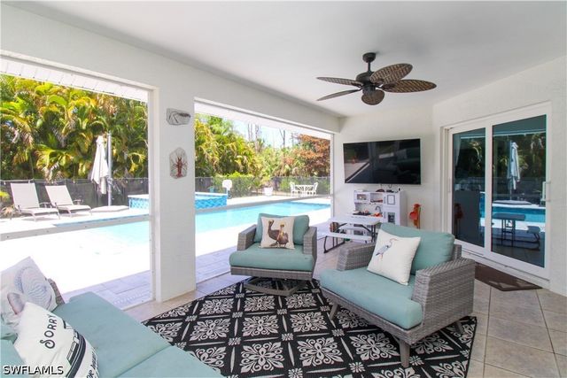 721 Logan BLVD S, Naples, FL 34119