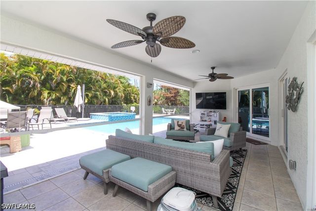 721 Logan BLVD S, Naples, FL 34119