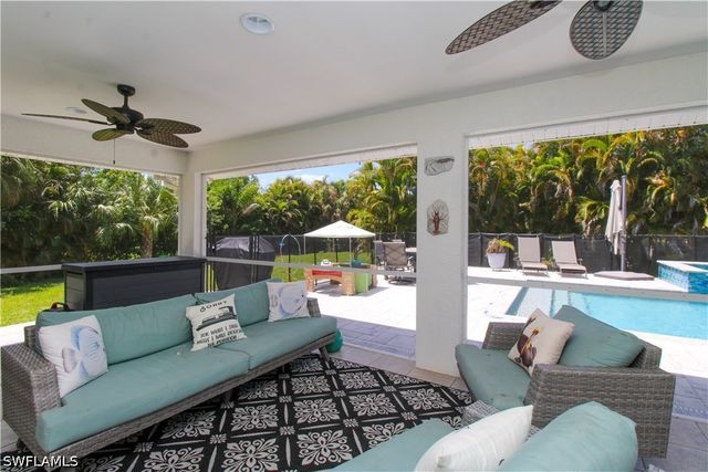 721 Logan BLVD S, Naples, FL 34119