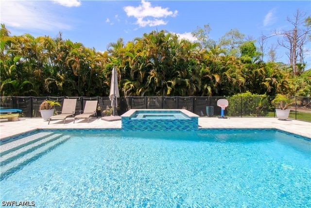 721 Logan BLVD S, Naples, FL 34119