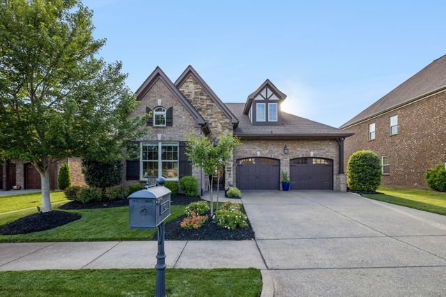 1021 Baxter Ln, Gallatin, TN 37066