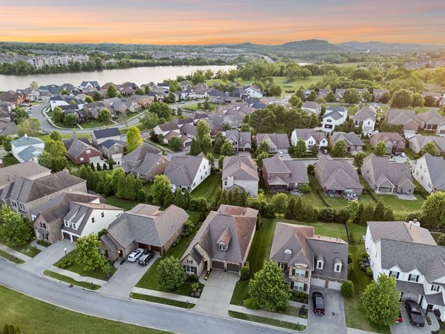 1021 Baxter Ln, Gallatin, TN 37066
