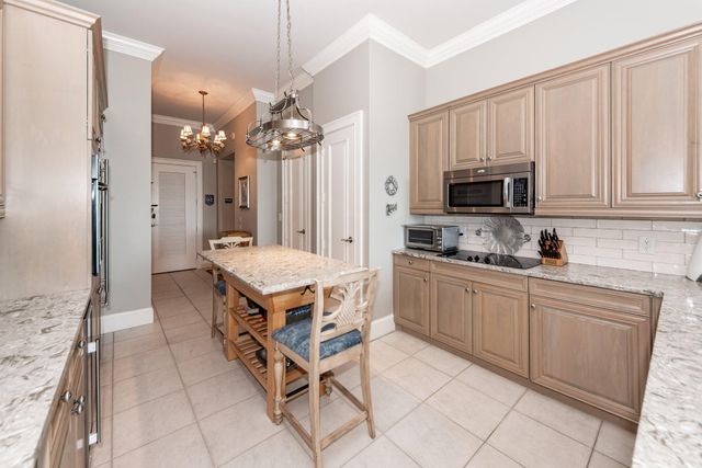 283 S Plaza Court 8, Mount Pleasant, SC 29464