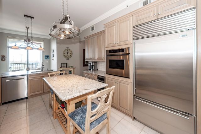 283 S Plaza Court 8, Mount Pleasant, SC 29464