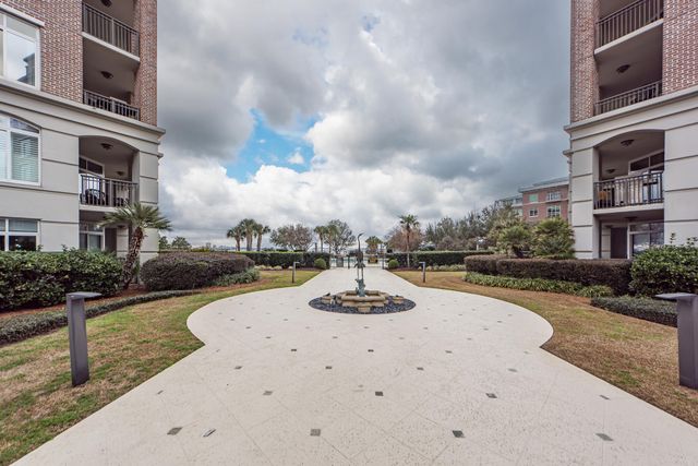 283 S Plaza Court 8, Mount Pleasant, SC 29464