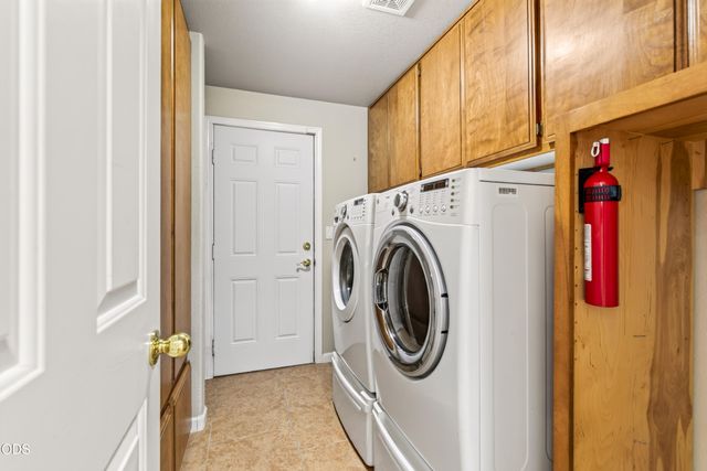 182 Justin Court, Central Point, OR 97502