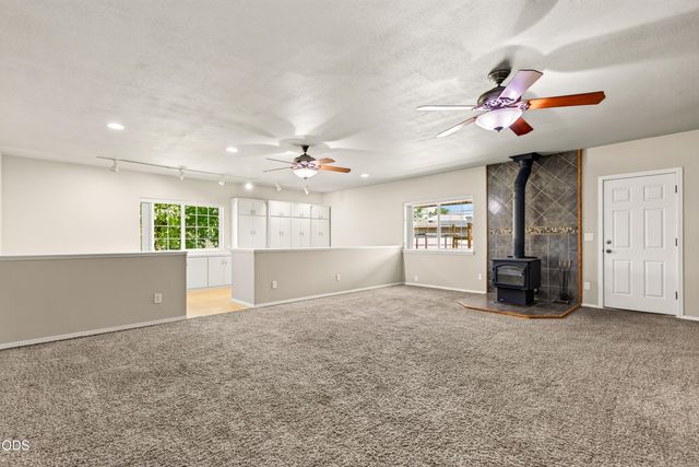 182 Justin Court, Central Point, OR 97502