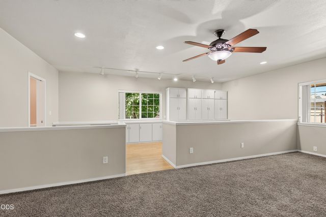 182 Justin Court, Central Point, OR 97502
