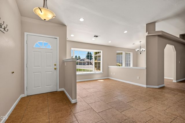 182 Justin Court, Central Point, OR 97502