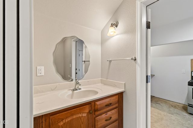 182 Justin Court, Central Point, OR 97502
