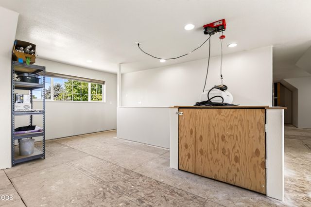 182 Justin Court, Central Point, OR 97502