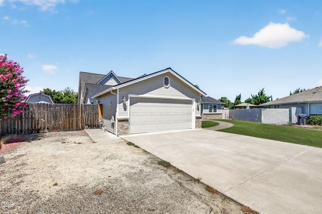 182 Justin Court, Central Point, OR 97502