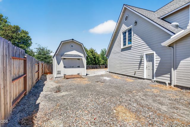 182 Justin Court, Central Point, OR 97502