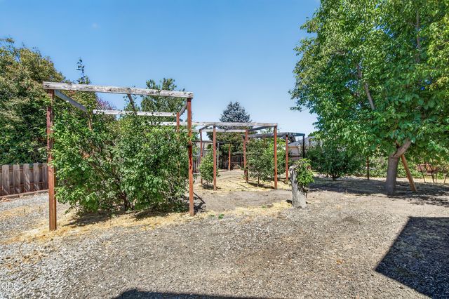 182 Justin Court, Central Point, OR 97502