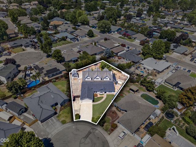 182 Justin Court, Central Point, OR 97502