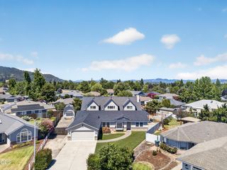 182 Justin Court, Central Point, OR 97502